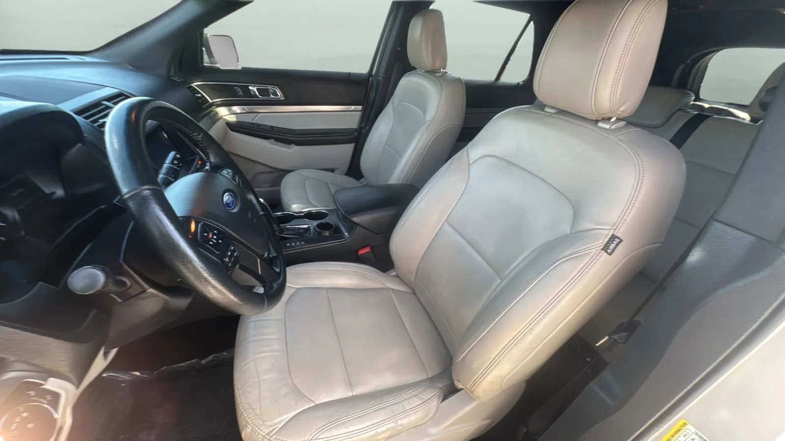 Used 2018 Ford Explorer XLT w/ Equipment Group 202A FWD image 23