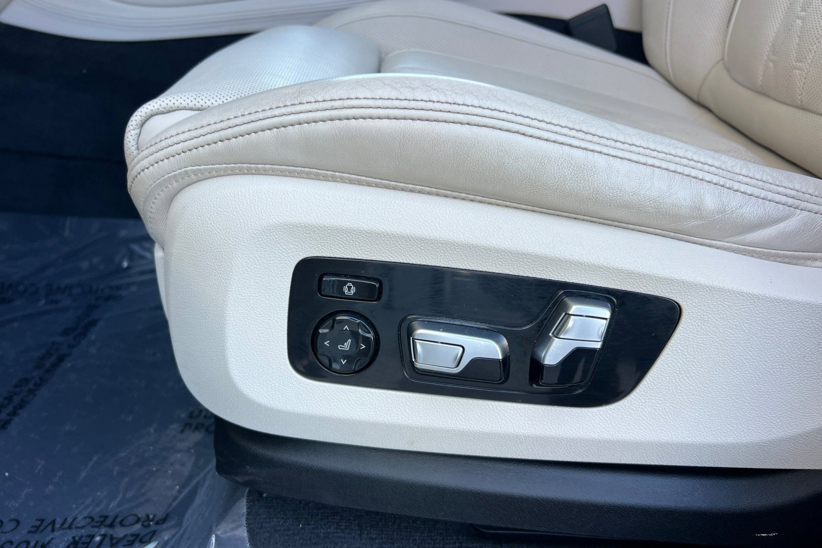 Used 2020 BMW X7 xDrive40i w/ Premium Package image 14