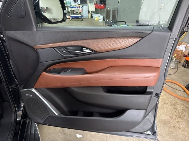 Used 2017 Cadillac Escalade Luxury AWD/4WD image 33