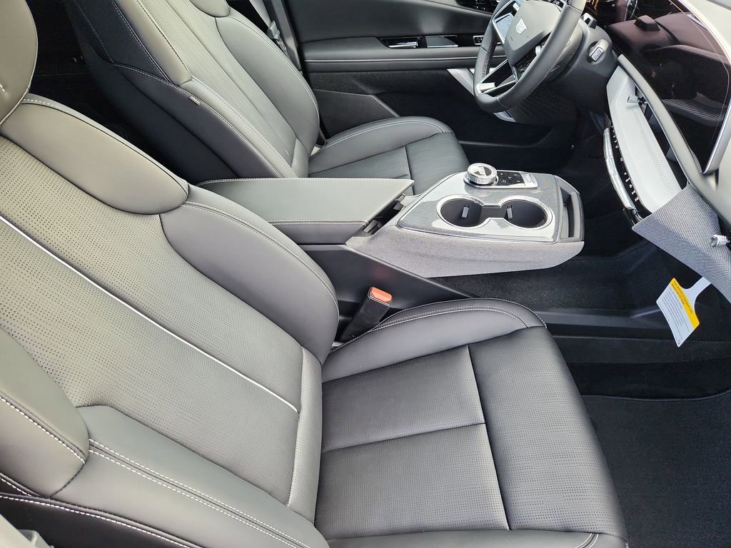 New 2026 Cadillac Optiq Luxury 2 image 9