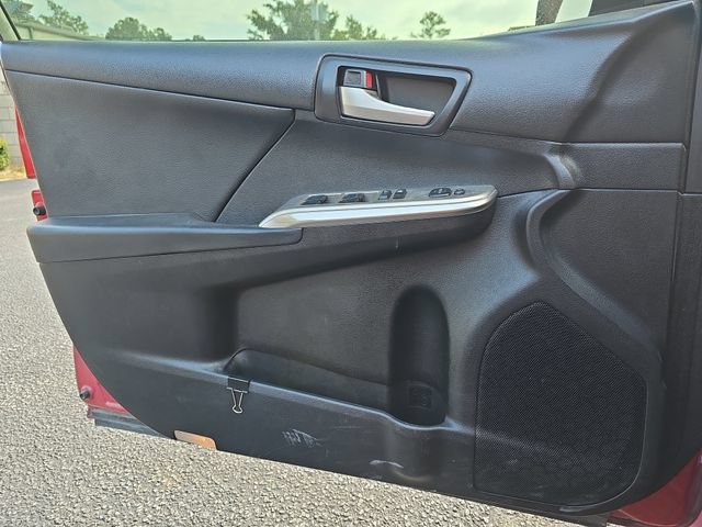 Used 2014 Toyota Camry SE w/ Moonroof Package FWD image 23