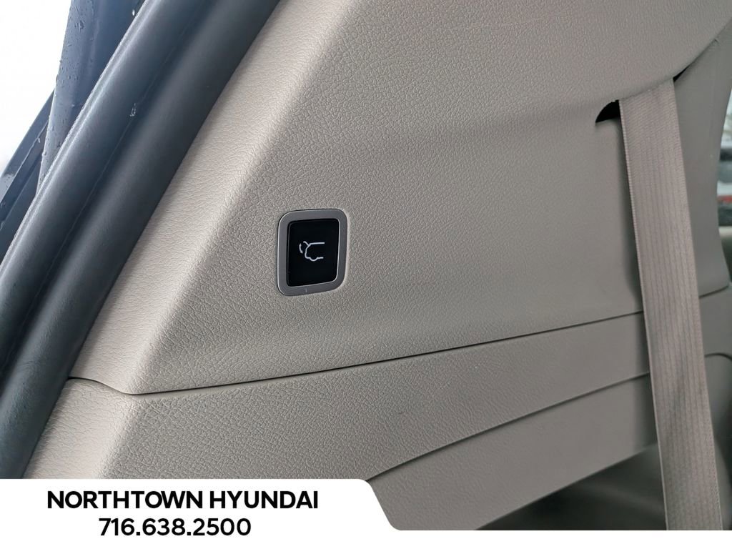 Used 2024 Chrysler Pacifica Touring-L image 38