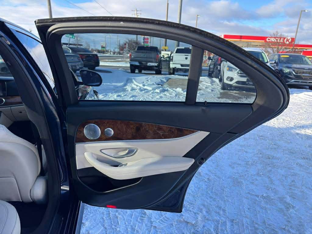 Used 2017 Mercedes-Benz E 300 4MATIC image 23