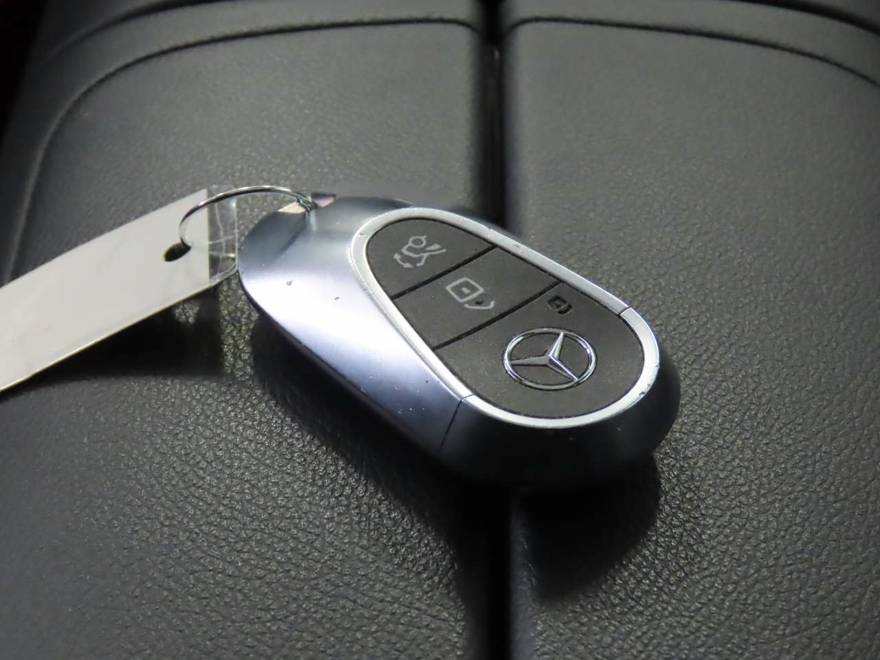 Used 2025 Mercedes-Benz E 350 4MATIC Sedan image 17