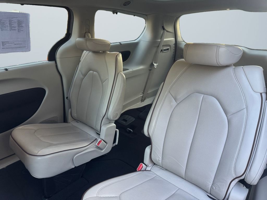 Used 2020 Chrysler Pacifica Limited image 12
