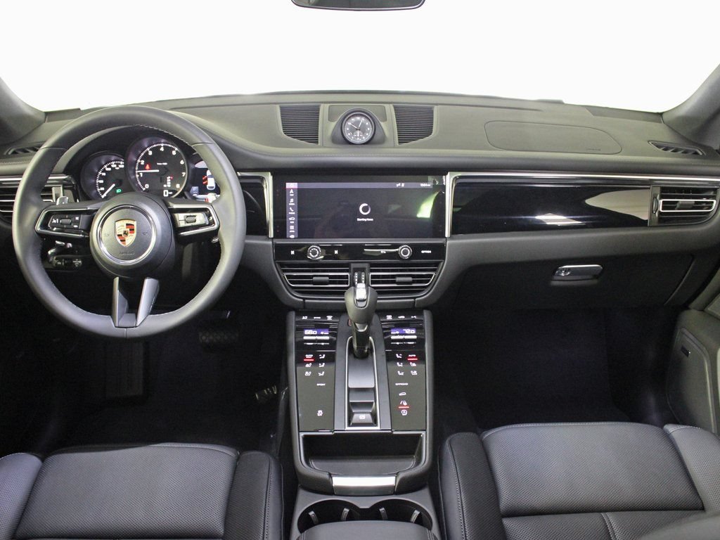 Certified 2026 Porsche Macan AWD/4WD image 20