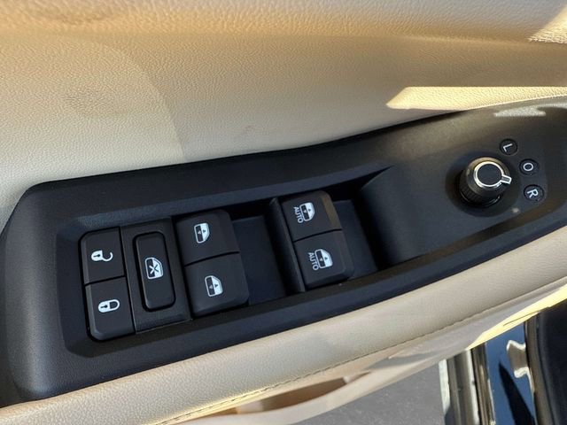 Used 2024 Jeep Grand Cherokee L Limited w/ Black Appearance Package image 19