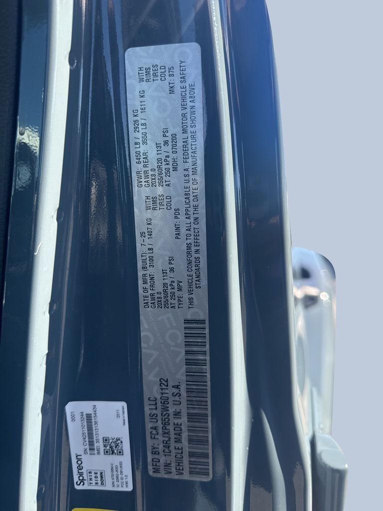 Used 2025 Jeep Wrangler Unlimited Sahara AWD/4WD image 29
