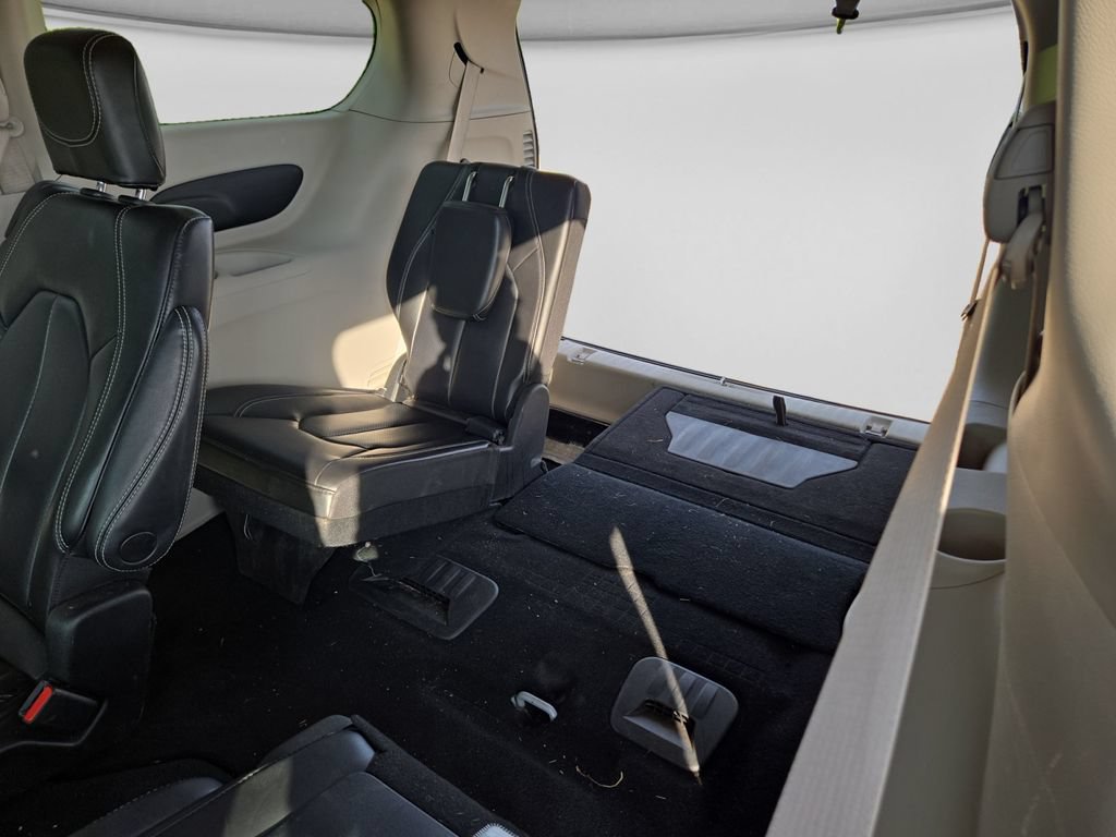 Used 2023 Chrysler Pacifica Touring-L FWD image 36