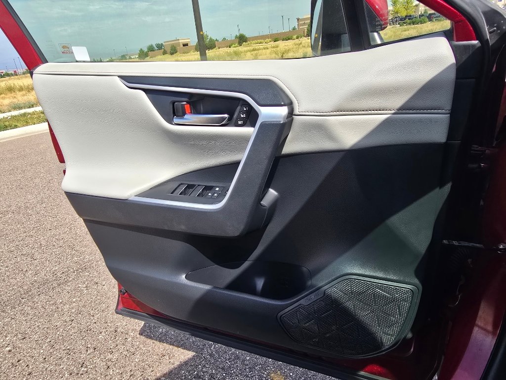 Used 2019 Toyota RAV4 Limited w/ Cold Weather Package AWD/4WD image 17