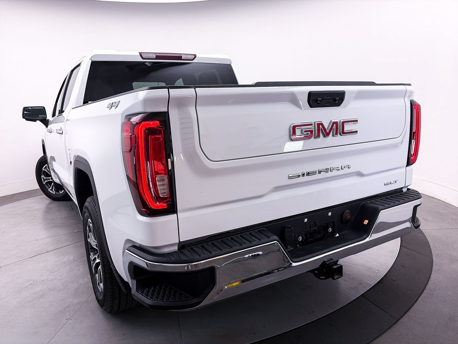 Used 2024 GMC Sierra 1500 SLT AWD/4WD image 9