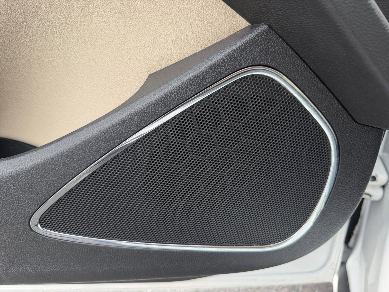 Used 2016 Buick Cascada Premium image 27