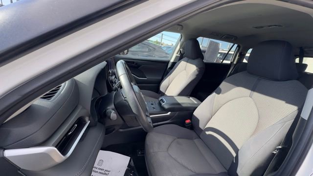 Used 2024 Toyota Highlander LE image 19