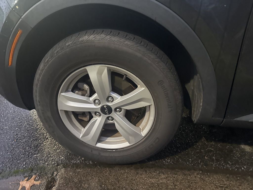 Used 2023 Kia Sorento LX image 7