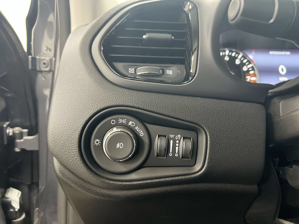 Used 2023 Jeep Renegade Altitude AWD/4WD image 19