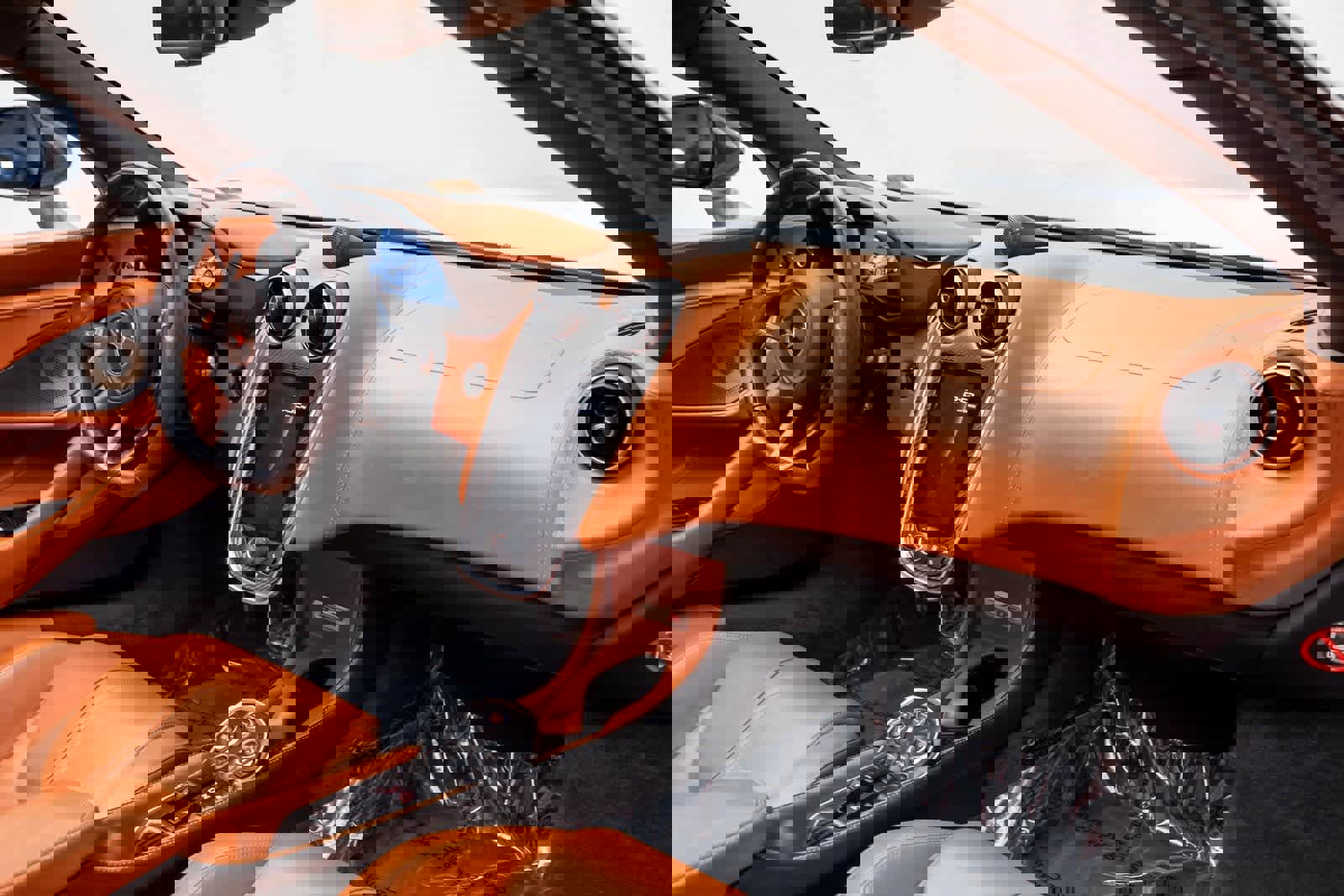 Used 2018 McLaren 570S Spider image 38