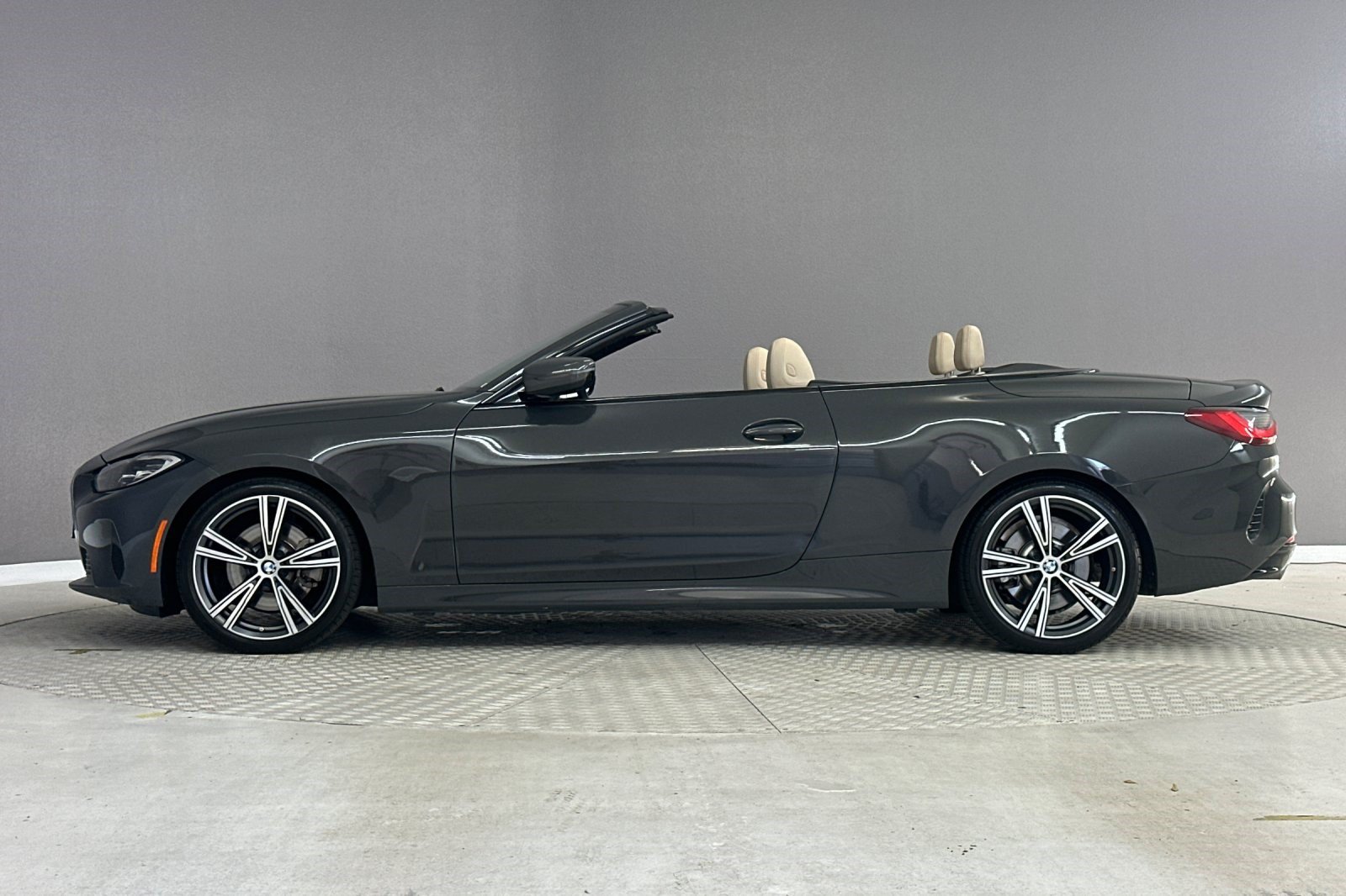 Used 2023 BMW 430i Convertible w/ Premium Package RWD image 2