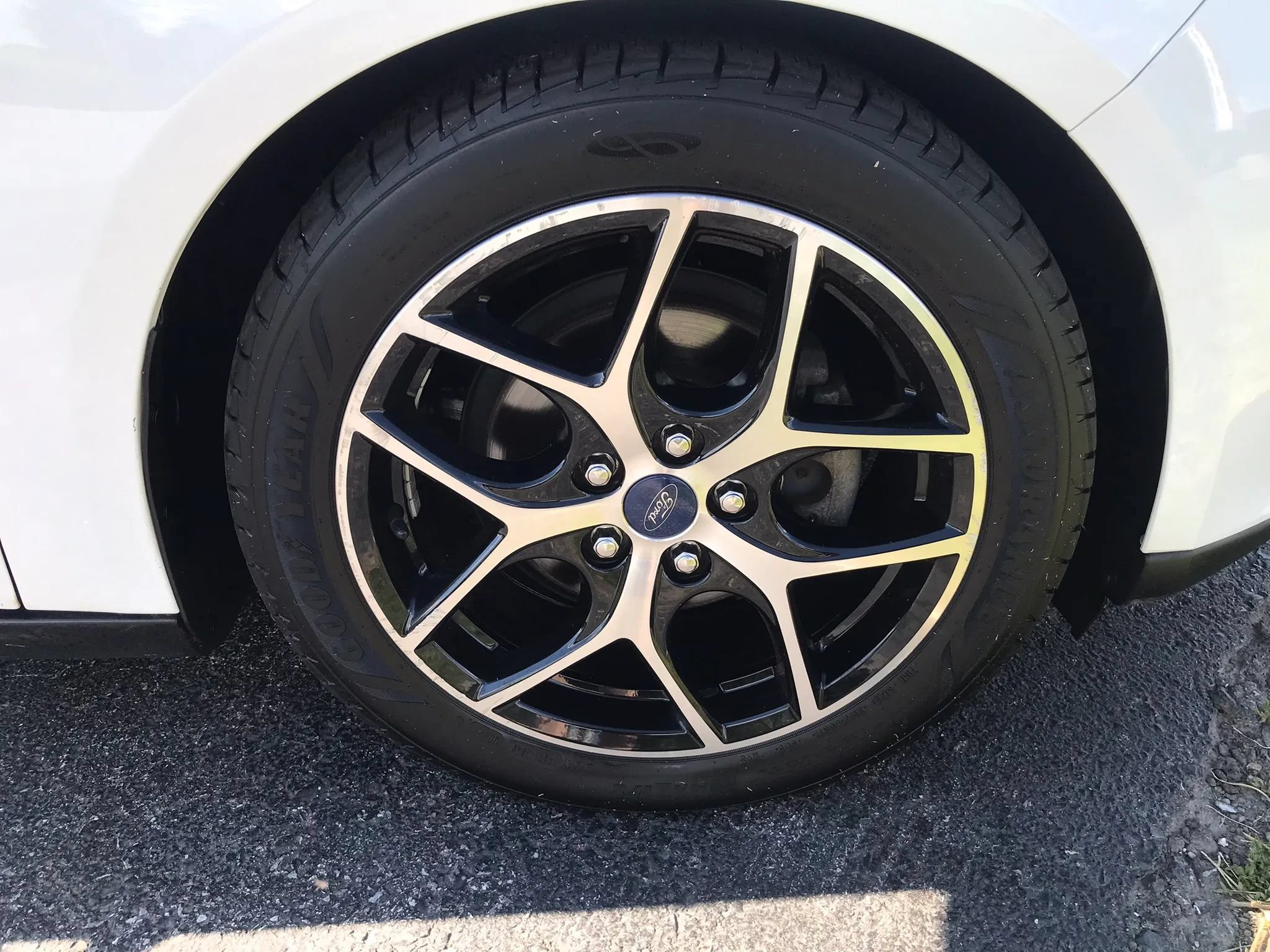 Used 2018 Ford Focus SE w/ SE Appearance Package FWD image 40