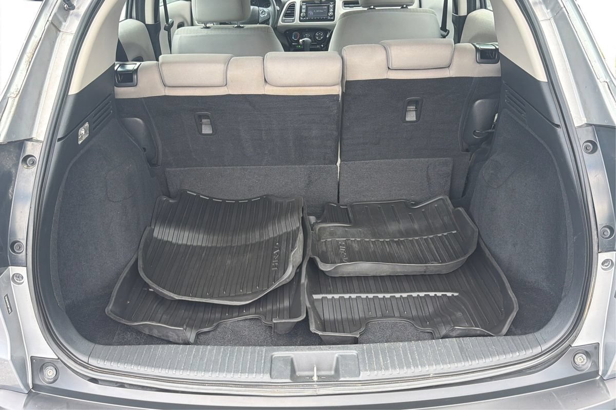 Used 2018 Honda HR-V LX image 11