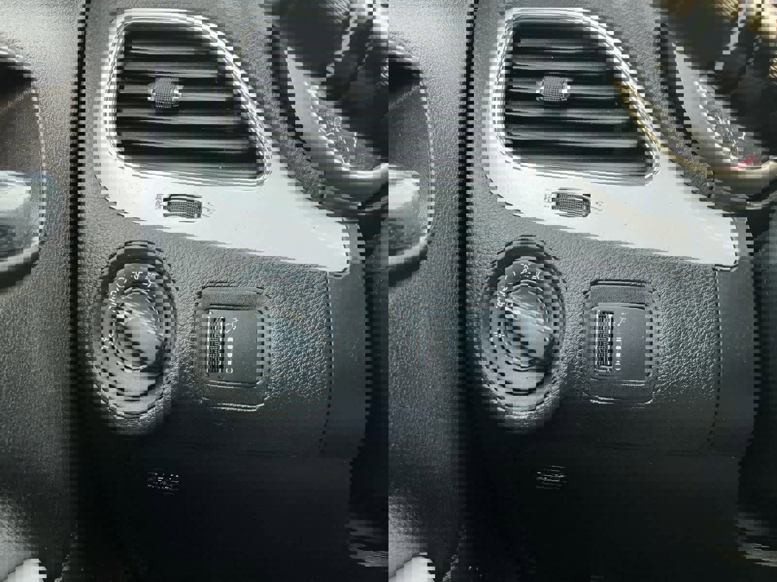 Used 2020 Dodge Journey SE w/ SE Popular Equipment Group image 19