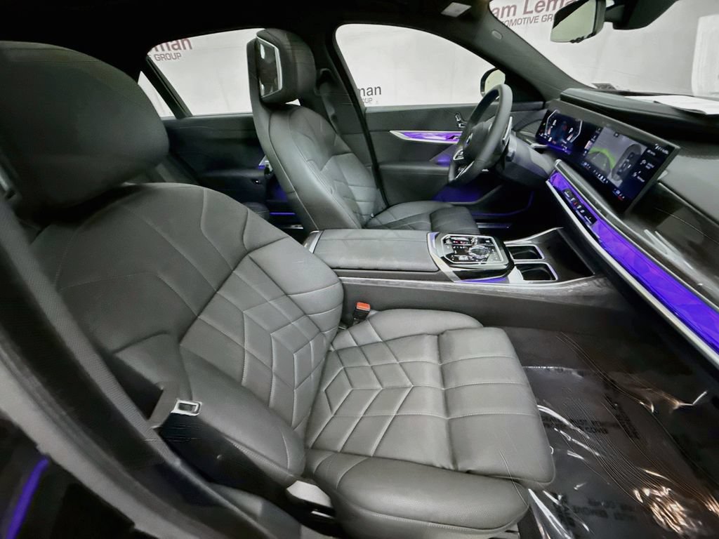 Used 2025 BMW 760i xDrive AWD/4WD image 30