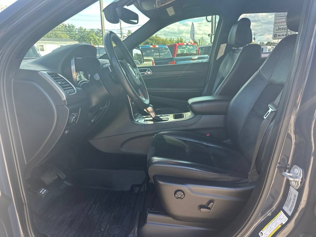 Used 2017 Jeep Grand Cherokee Altitude AWD/4WD image 12