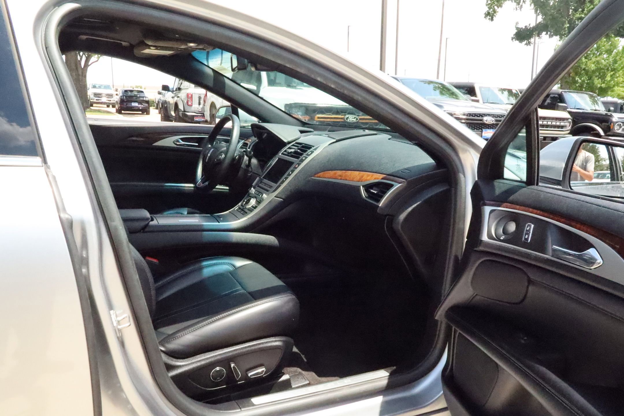 Used 2020 Lincoln MKZ Reserve FWD image 29