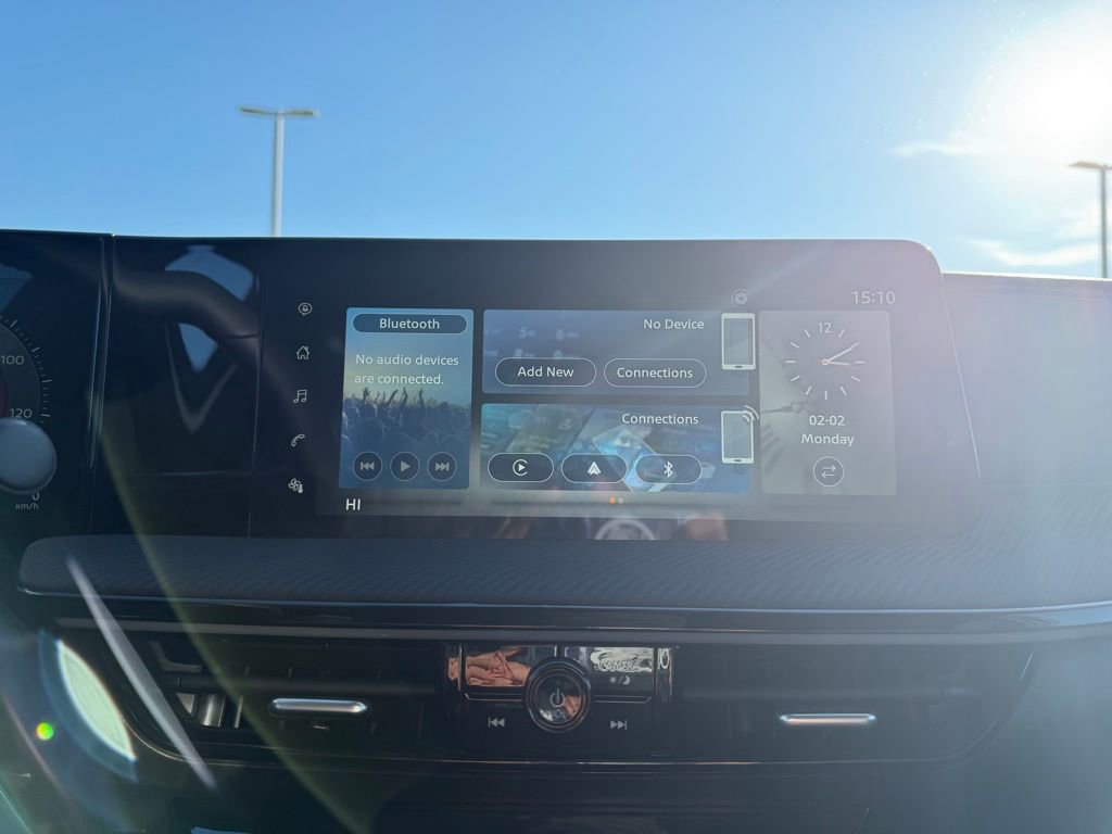 Used 2025 Nissan Kicks SR image 33