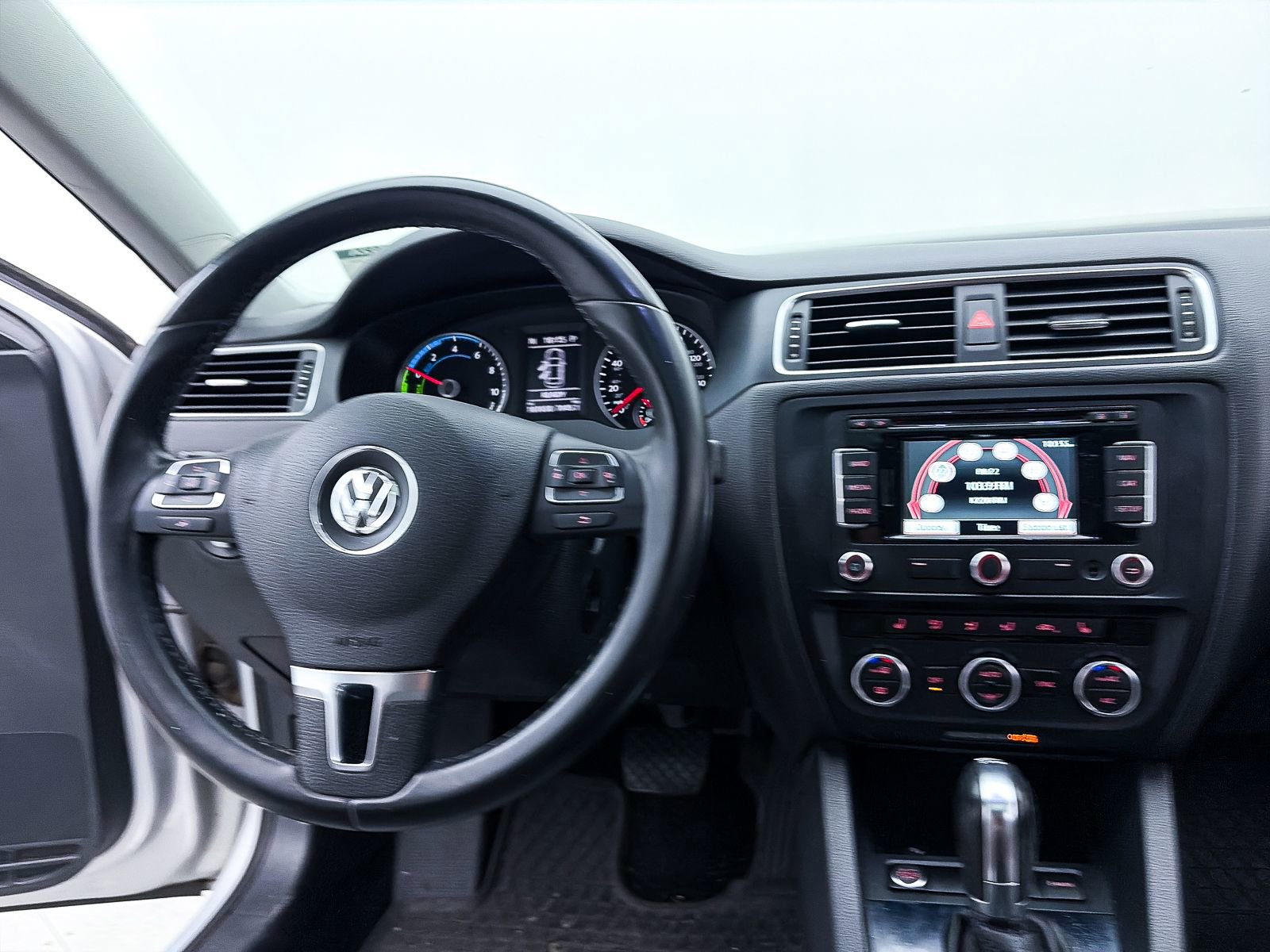 Used 2013 Volkswagen Jetta SEL image 3