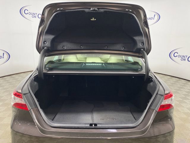 Used 2018 Toyota Camry LE w/ Convenience Package FWD image 6