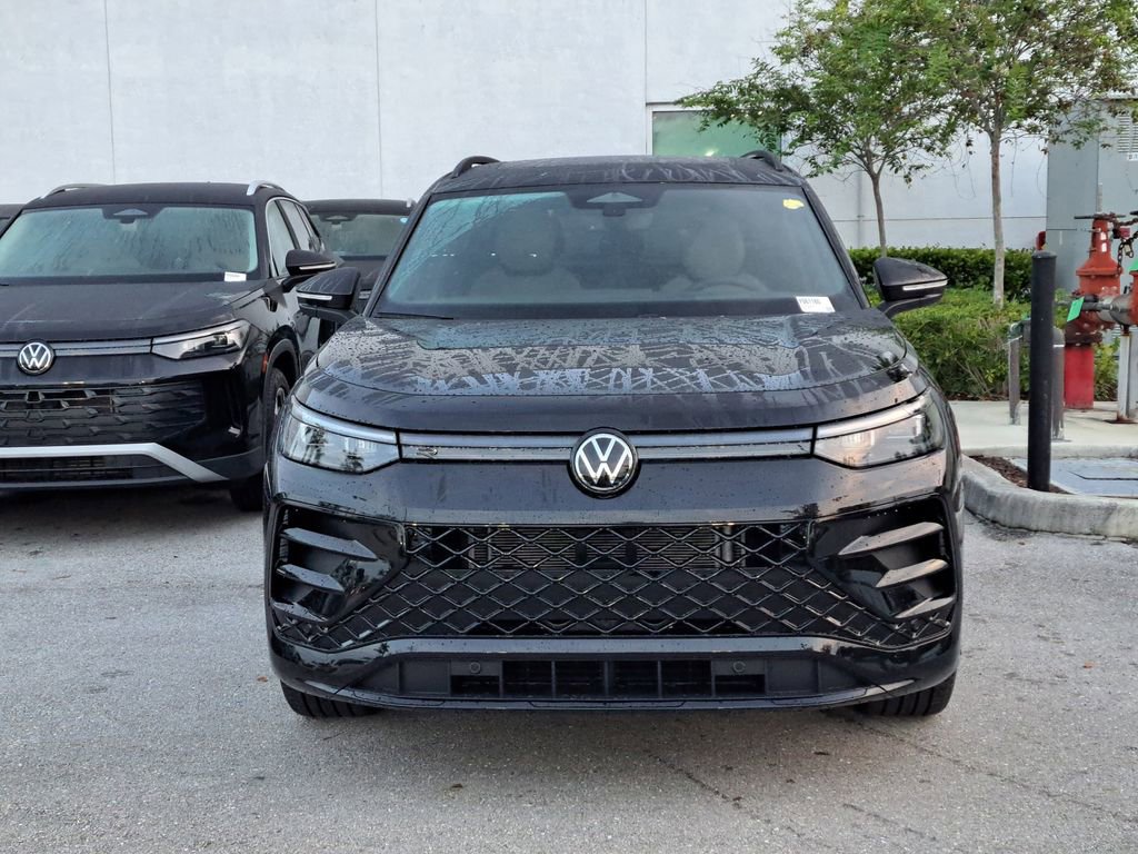 New 2026 Volkswagen Tiguan SE R-Line FWD image 2