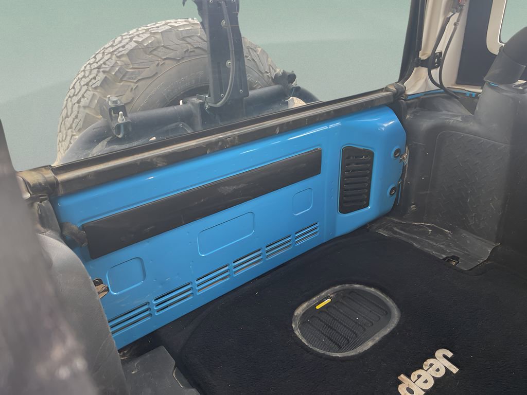 Used 2017 Jeep Wrangler Unlimited Rubicon w/ Connectivity Group image 22