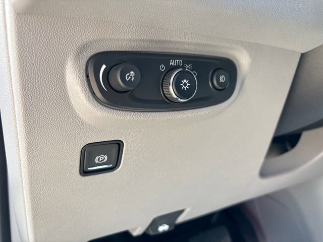 Used 2024 GMC Terrain SLT image 30