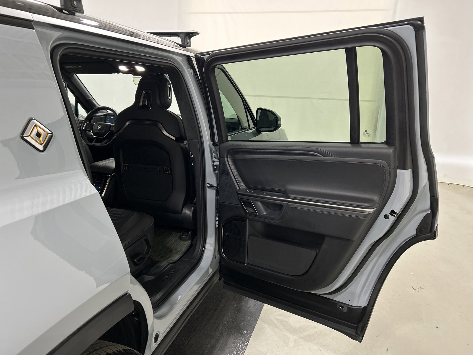 Used 2024 Rivian R1S Adventure AWD/4WD image 19