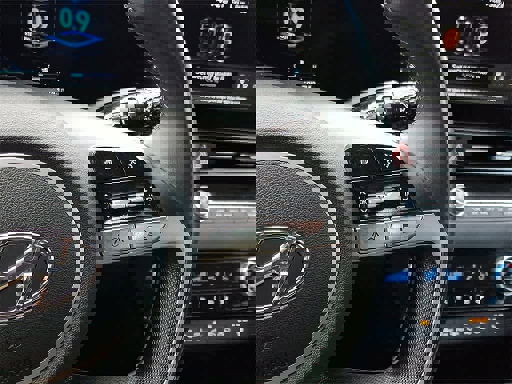 Used 2023 Hyundai Elantra SEL w/ Convenience Package image 22