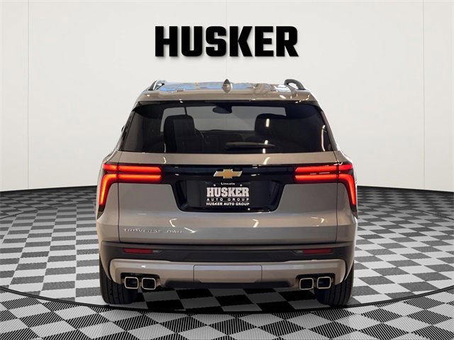 Used 2025 Chevrolet Traverse LT image 8