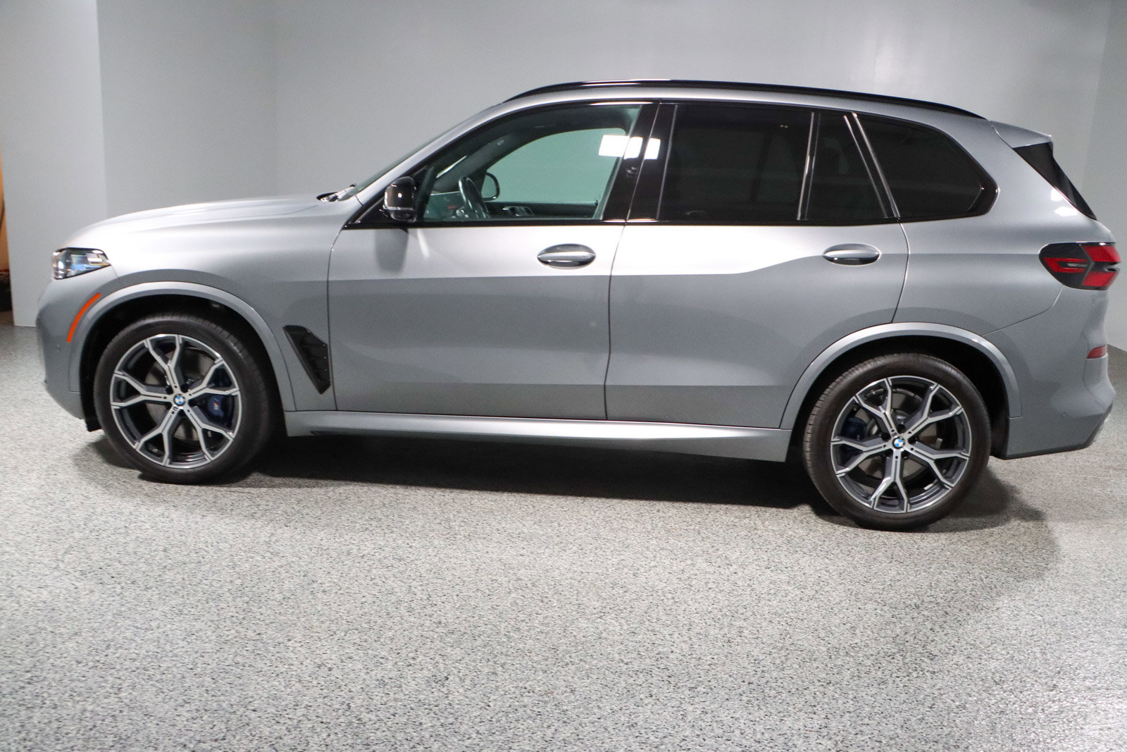 Used 2024 BMW X5 M60i image 10