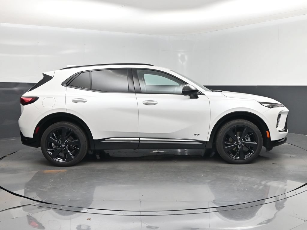 Used 2025 Buick Envision Sport Touring AWD/4WD image 2