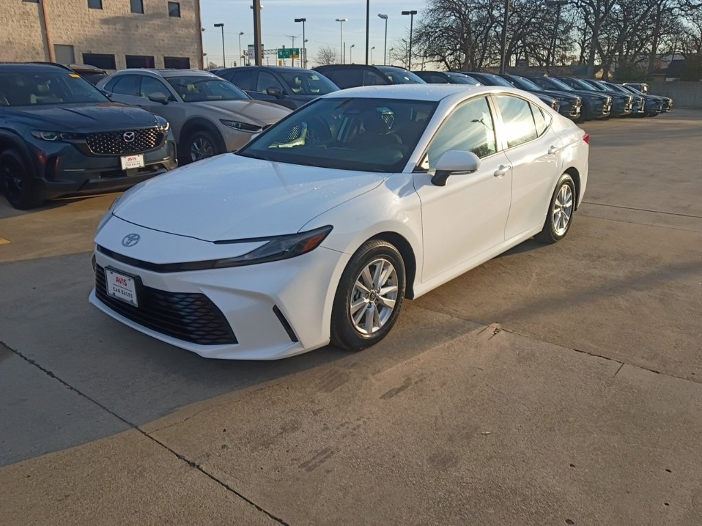 Used 2025 Toyota Camry LE image 1