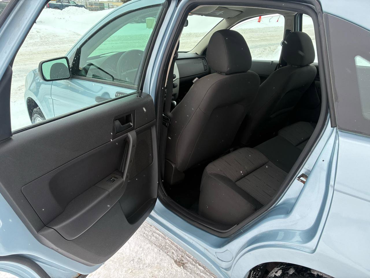 Used 2009 Ford Focus SE image 16