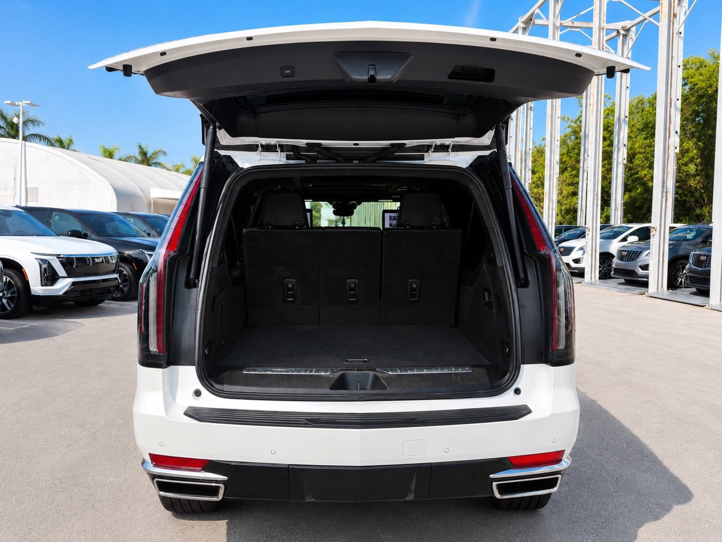 Used 2023 Cadillac Escalade ESV Premium Luxury Platinum w/ LPO, Radiant Package AWD/4WD image 5