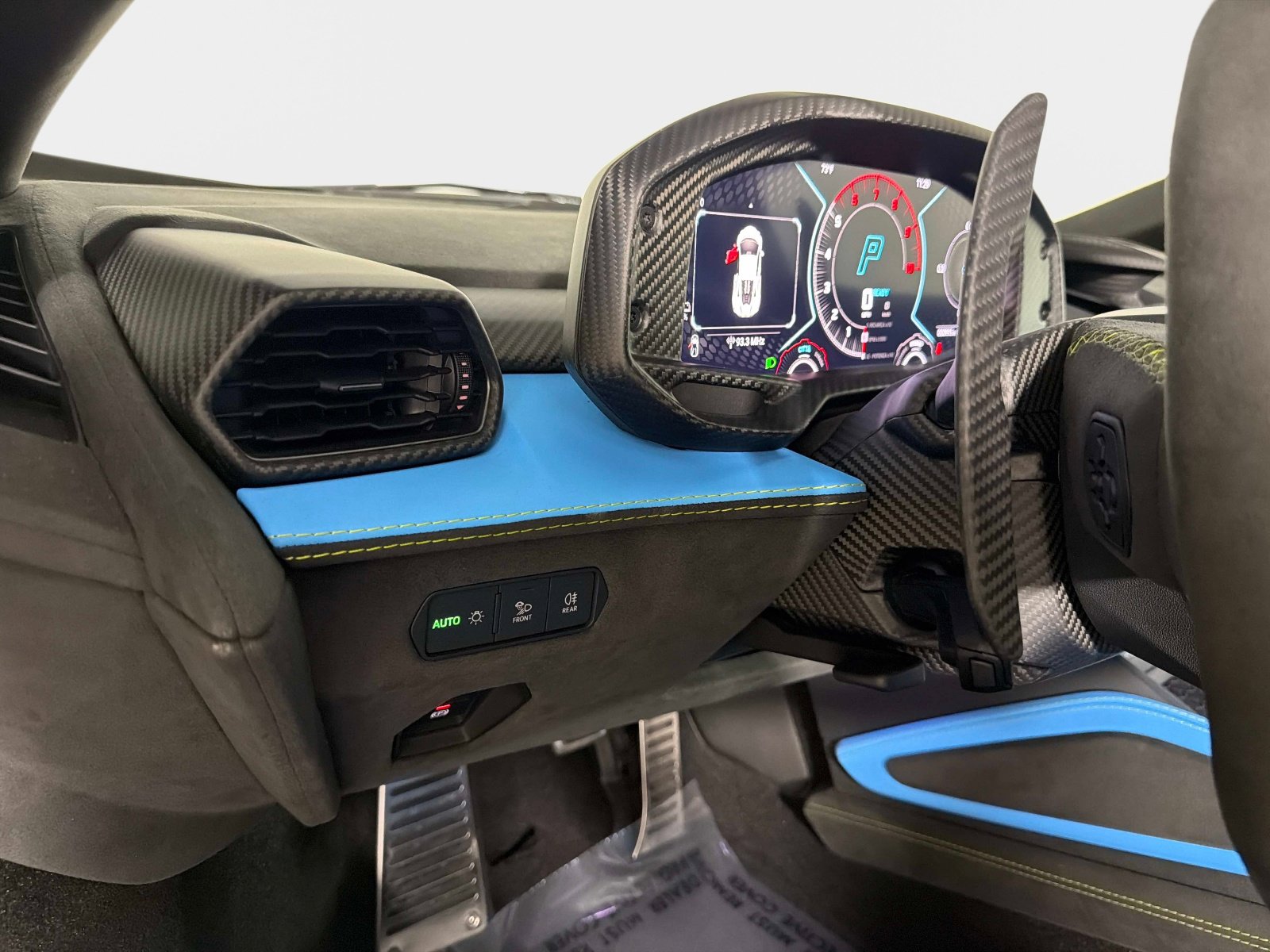 Used 2025 Lamborghini Revuelto image 36