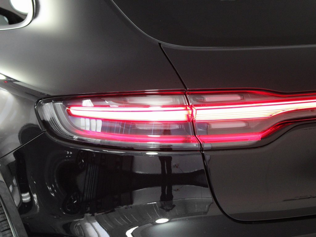 Used 2025 Porsche Macan image 12