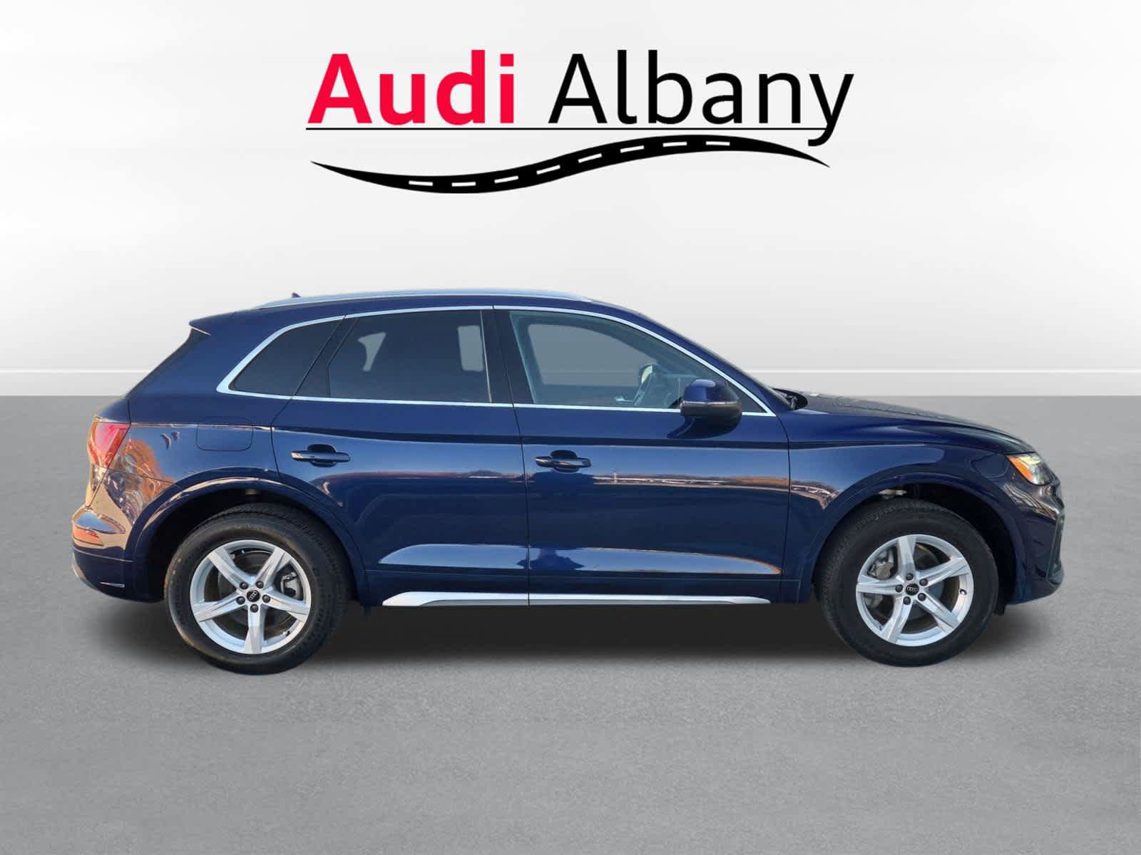 Used 2024 Audi Q3 2.0T Premium Plus w/ Premium Plus Package AWD/4WD image 2