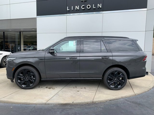 New 2026 Lincoln Navigator Black Label AWD/4WD image 2