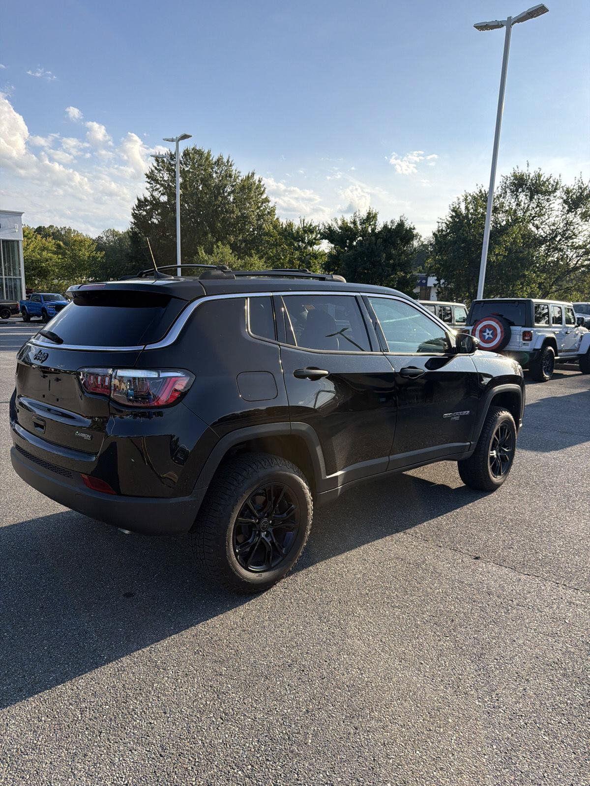 Used 2025 Jeep Compass Sport AWD/4WD image 3
