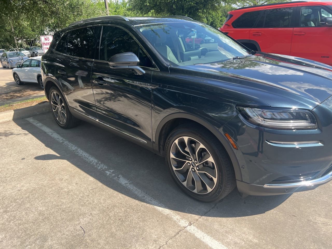 Used 2023 Lincoln Nautilus Reserve w/ Equipment Group 201A image 5