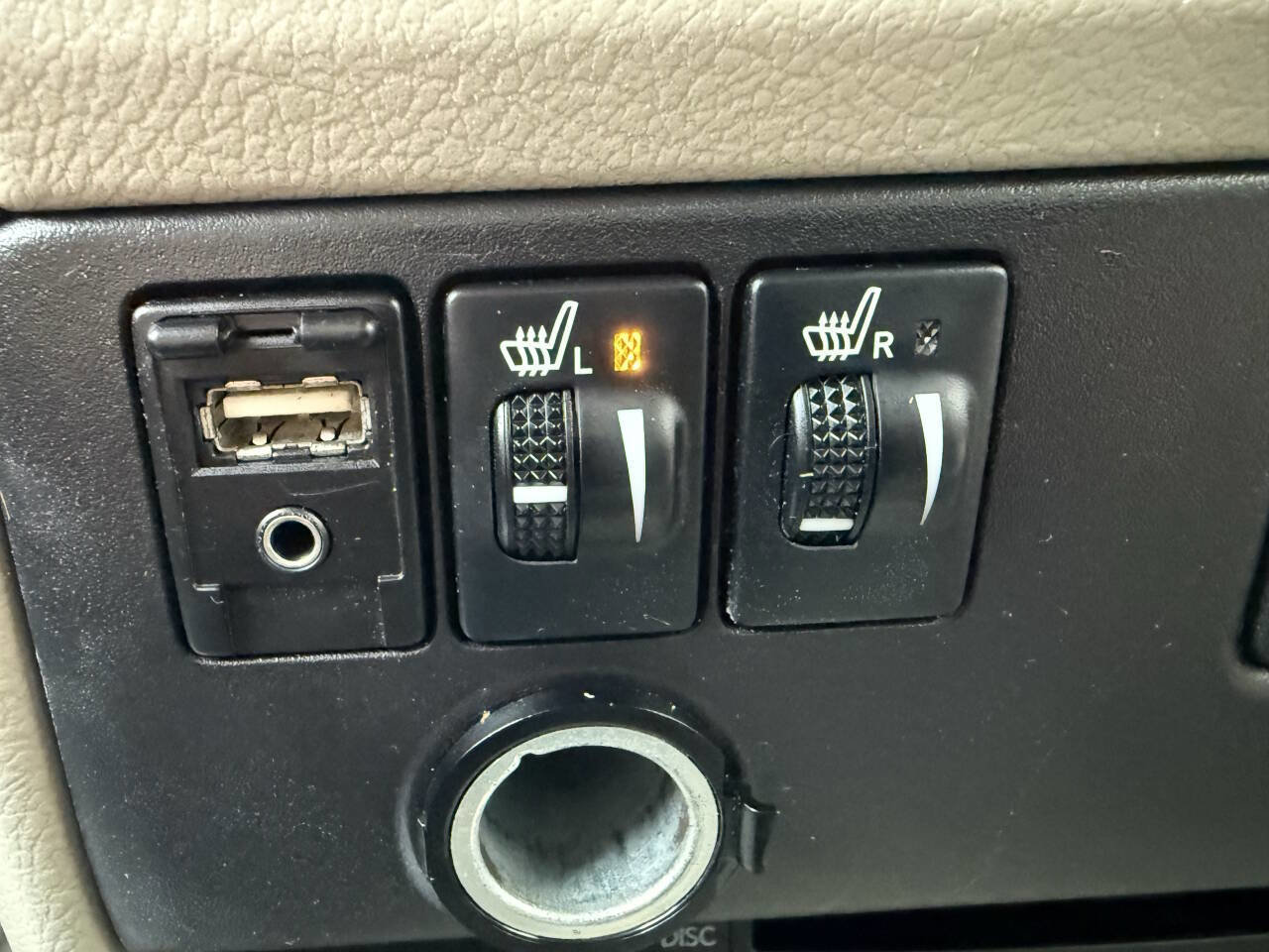 Used 2016 Toyota Sienna XLE Premium FWD image 25