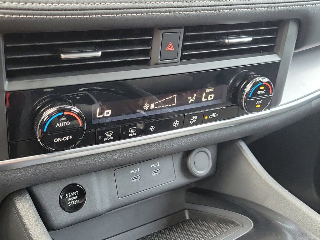 Certified 2025 Nissan Rogue SV image 36