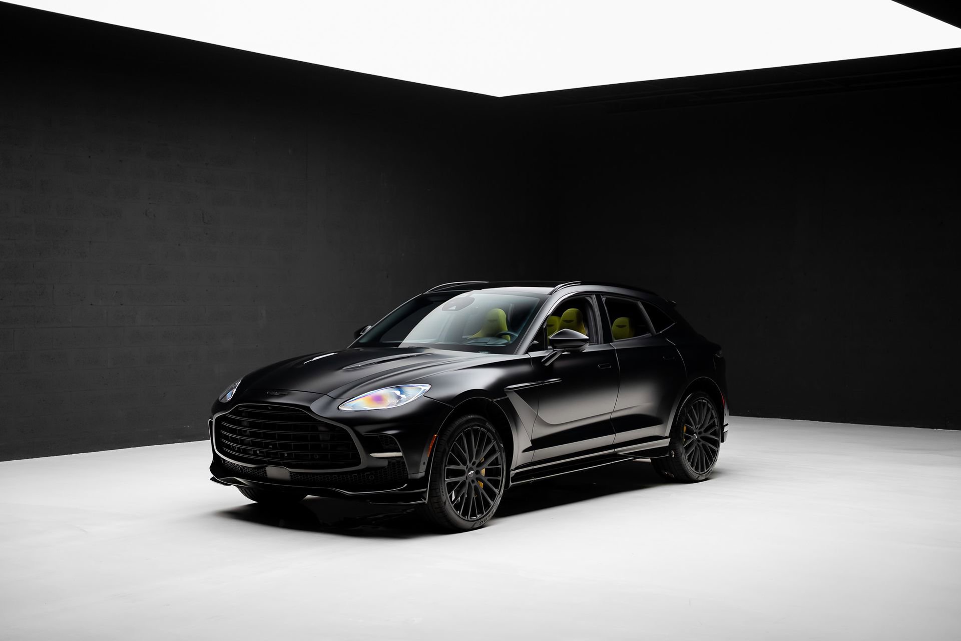 Used 2023 Aston Martin DBX 707 image 4